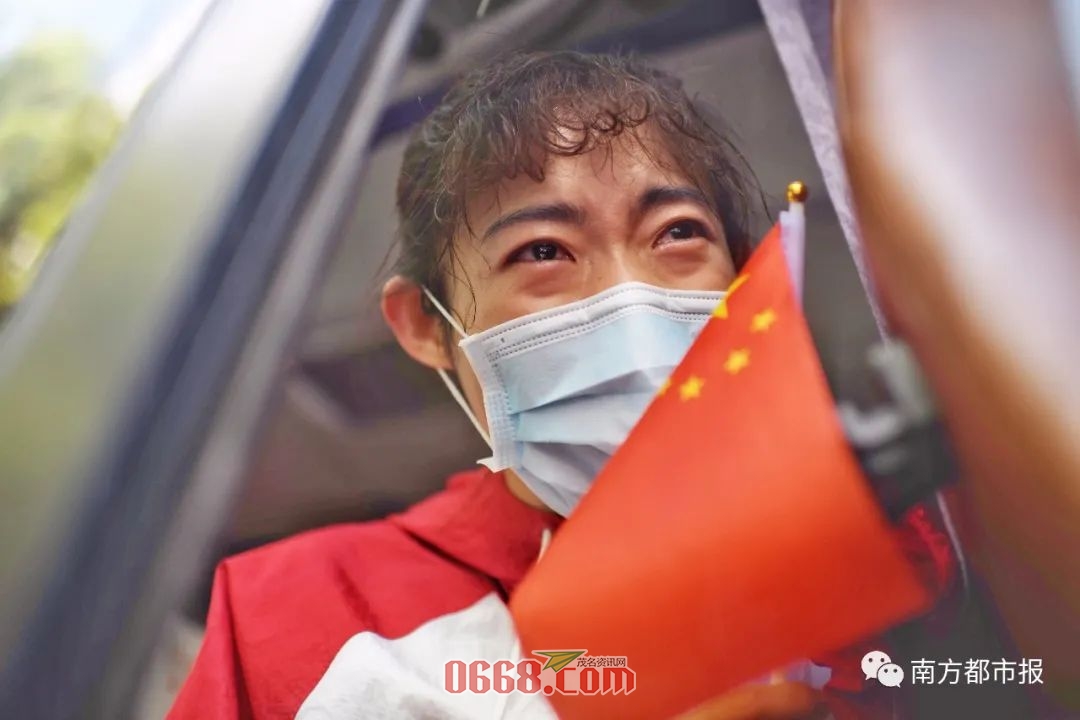 yQ88FlV8OfZTNI7F.jpg